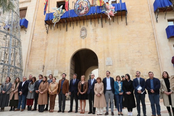 Mazón asegura que reforzarán las partidas de presupuestos para erradicar la violencia machista