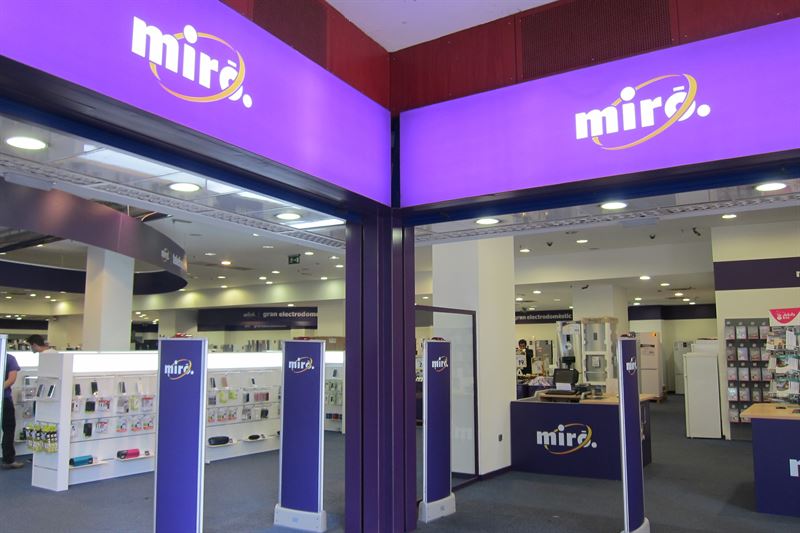 Miró anuncia que inicia el proceso para despedir a toda la plantilla