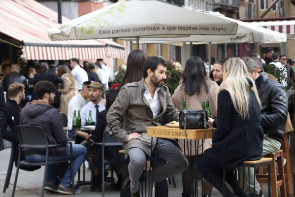 La hostelería murciana aumenta las reservas para las comidas de Navidad con un menú un 10% más caro