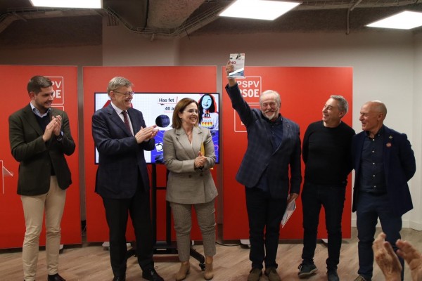 El PSPV reconoce el trabajo de Escola Valenciana y Ciprià Ciscar en los 40 años de la LUEV