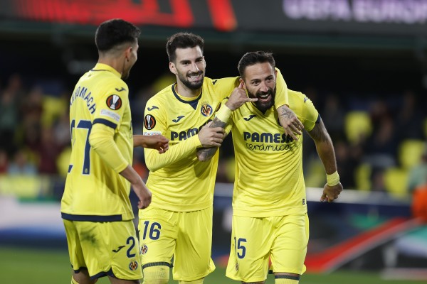 El Villarreal sella su pase con sufrimiento por culpa de la persistente fragilidad defensiva