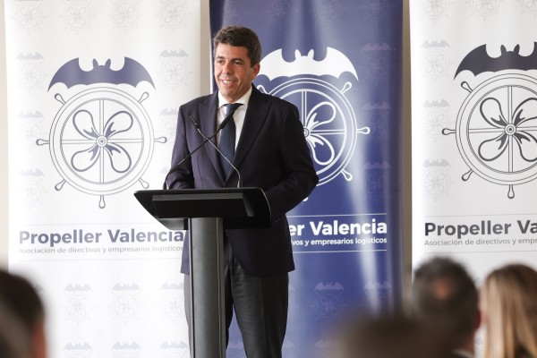 Mazón llama a ampliar el puerto de València para aprovechar las oportunidades que vendrán