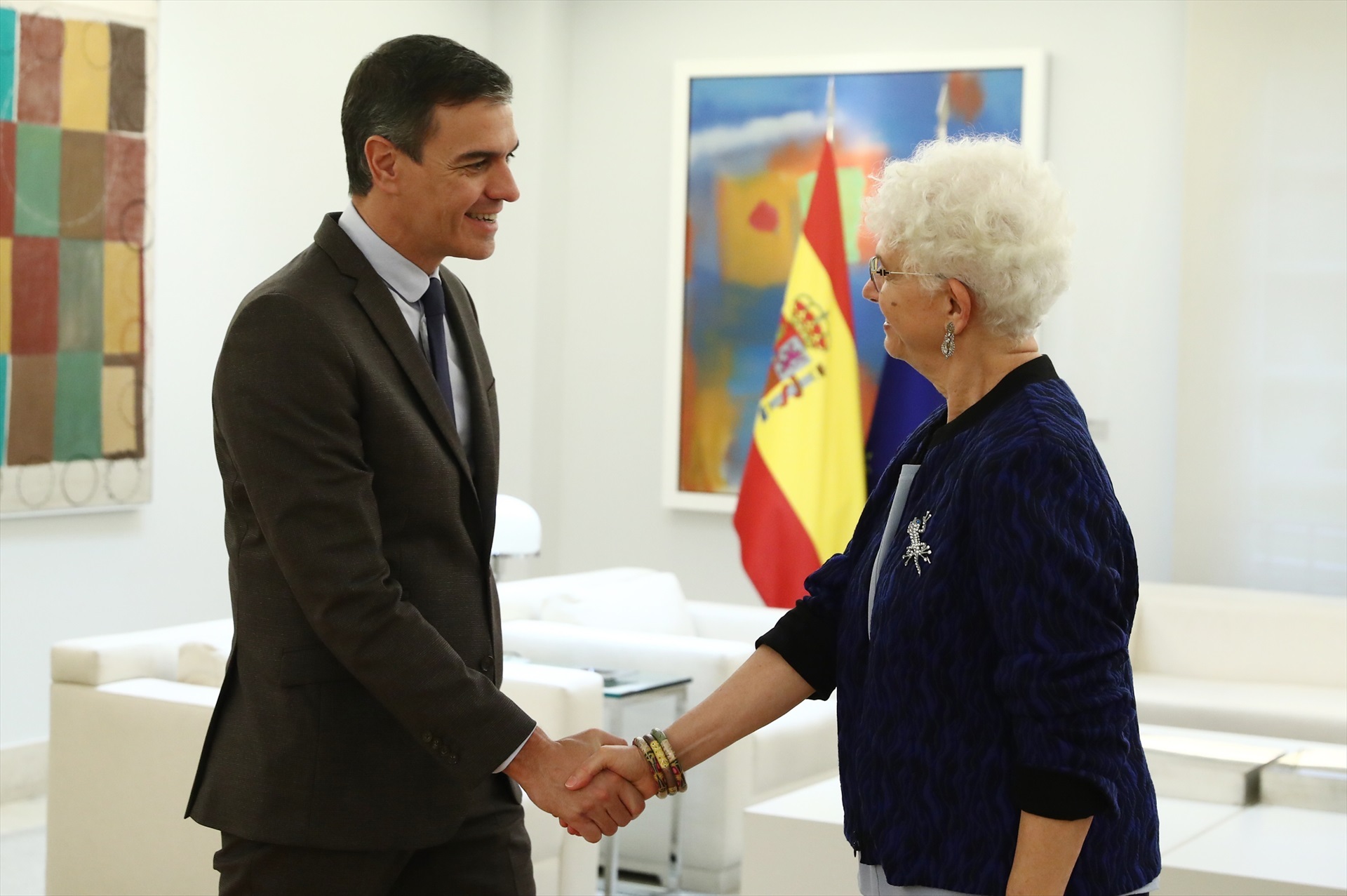 La embajadora de Israel en España, Radian-Gordon, con Sánchez. Foto: POOL MONCLOA/FERNANDO CALVO - 