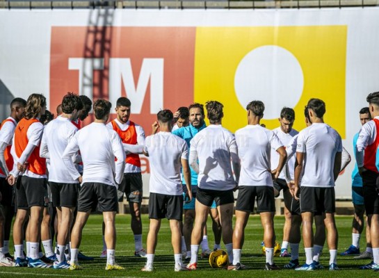 Gayà y Almeida no se entrenan en una sesión con Gozálbez, Camús y Alemán del filial
