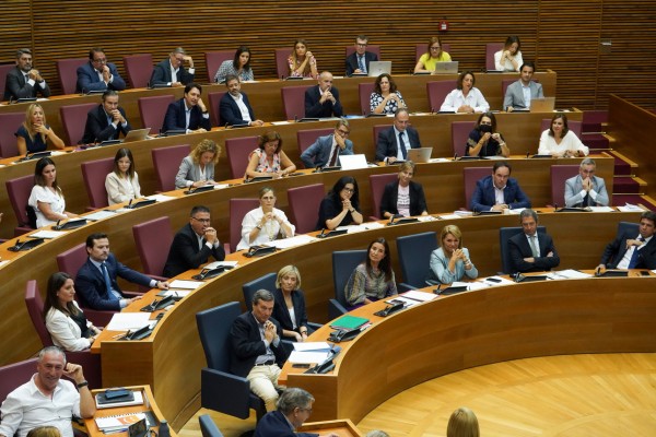 El Consell asume el IVA de À Punt y mantiene la carrera profesional a los sanitarios si son altos cargos 
