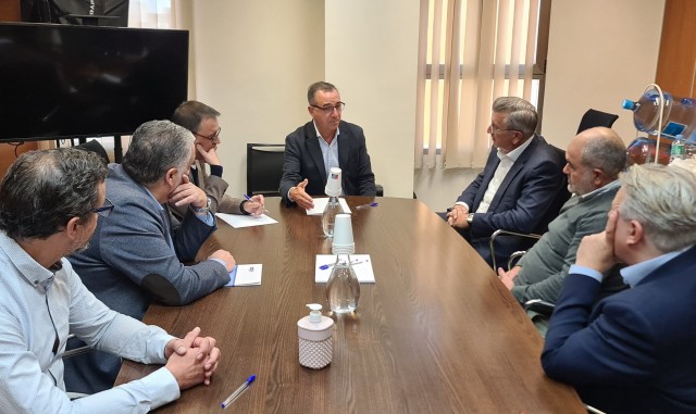 El Ayuntamiento y FVET demandan soluciones a los colapsos del área industrial de Riba-roja 