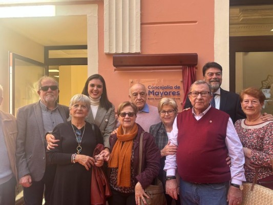 Barcala promete mejoras en los 19 centros de la tercera edad de Alicante en un plan trienal