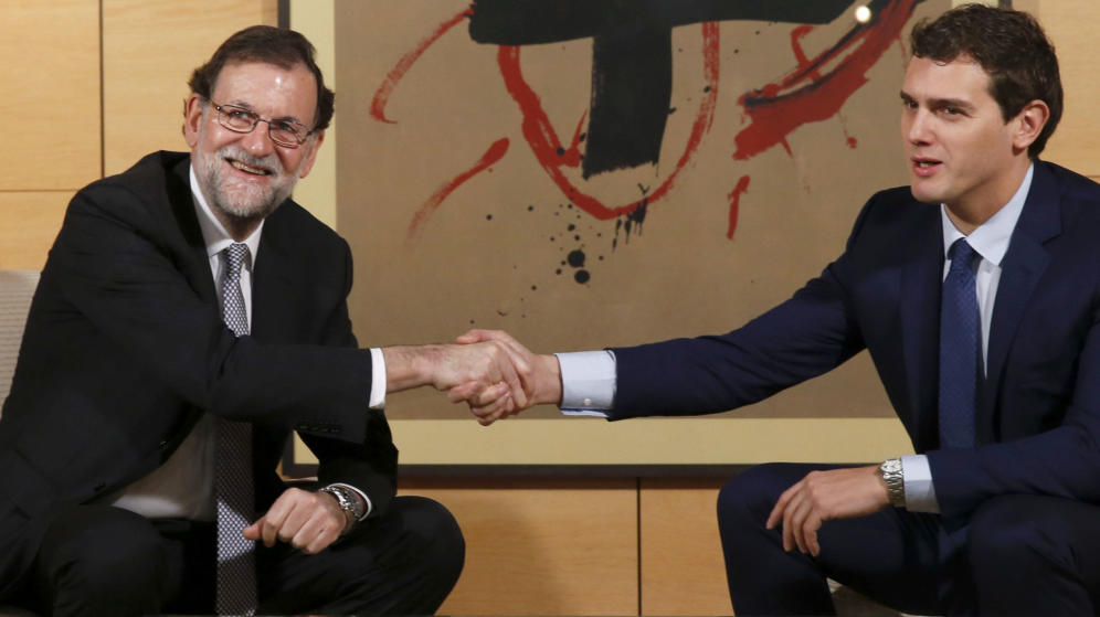 El presidente en funciones, Mariano Rajoy, y el líder de Ciudadanos, Albert Rivera (Foto: EFE) - 