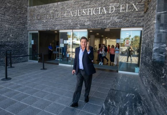 Sepulcre y Rocamora, absueltos de un delito de falsedad documental en la 2013/14 en el Elche