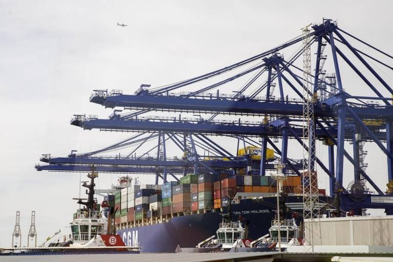 Una naviera china busca hacerse con la terminal de Algeciras y competir con Valencia