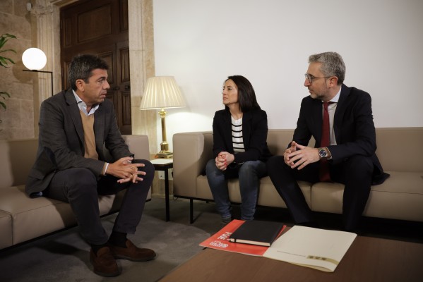 Así acaba el intento de pactos de Mazón: rechazo del PSPV, pullas de Vox y plantón de Compromís 