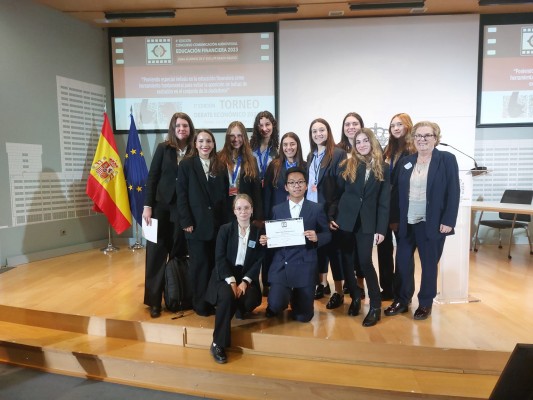 Estudiantes alicantinos ganan el concurso nacional de Educación Financiera audiovisual