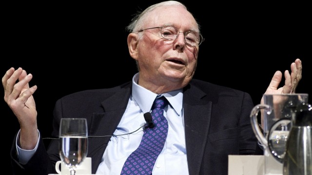 Charlie Munger, mano derecha de Warren Buffett, fallece a los 99 años