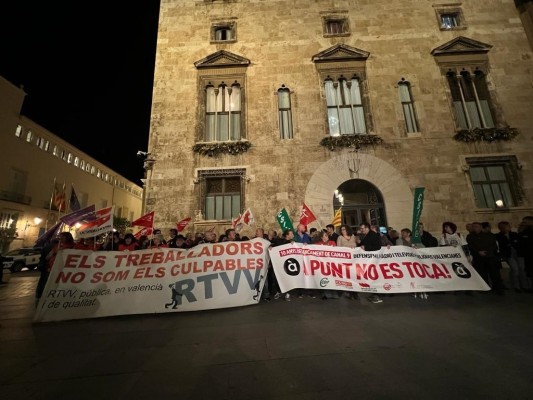 Entidades y sindicatos piden una radiotelevisión pública valenciana 