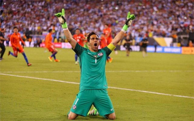 El Manchester City anuncia el fichaje de Claudio Bravo para las cuatro próximas temporadas