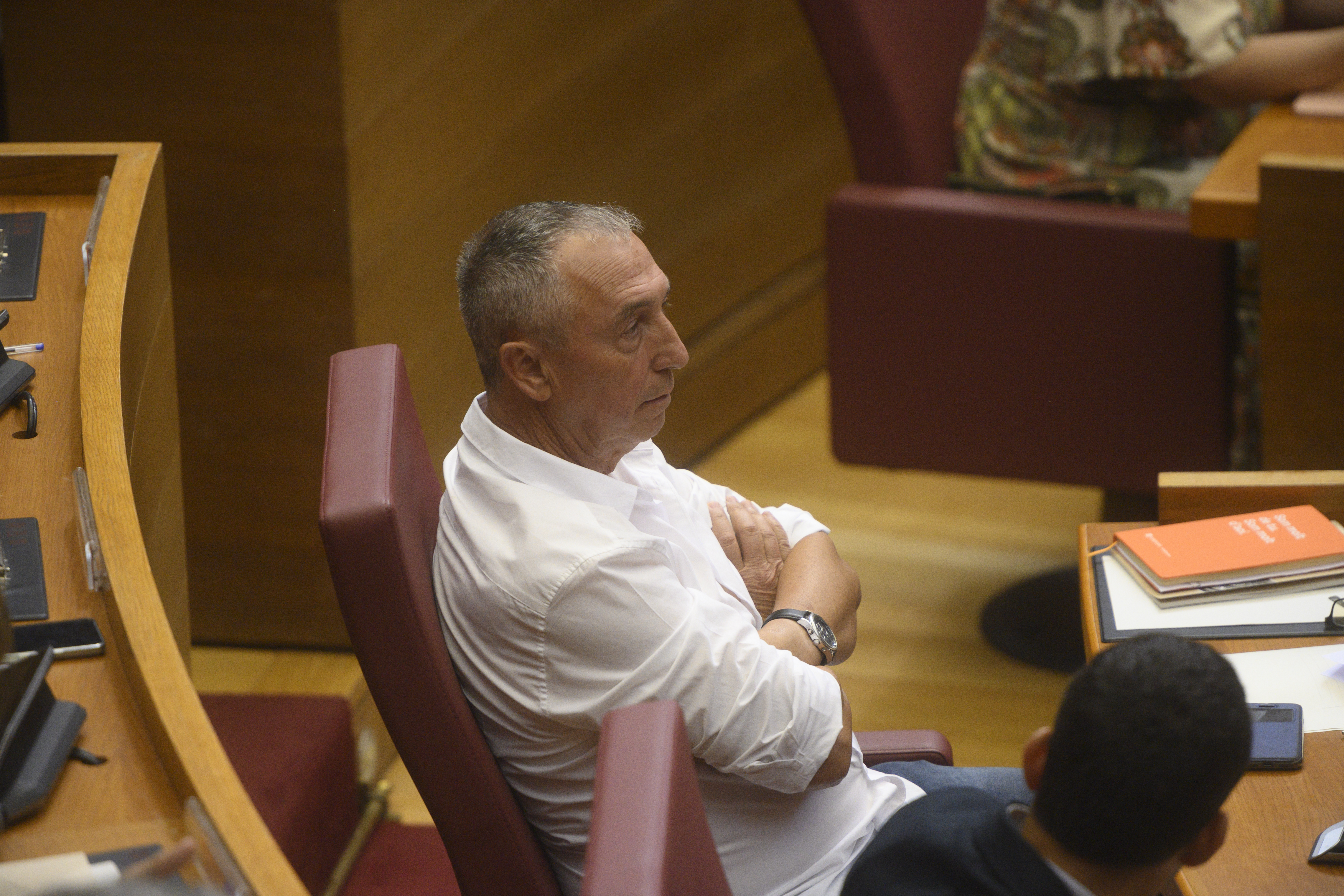 Compromís planta a Mazón y le emplaza a debatir sobre la agenda valenciana en Les Corts 
