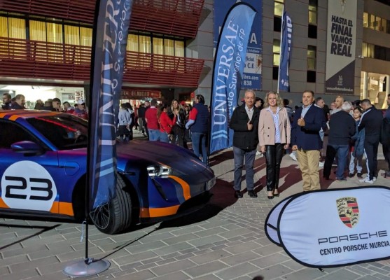 Universae y Porsche Murcia sellan una alianza para unir excelencia educativa y automovilística