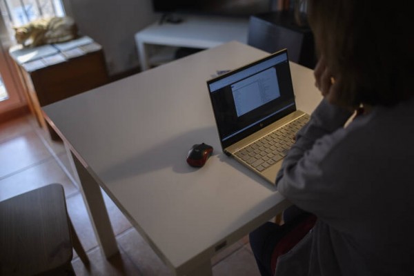 Bruselas estudia regular el teletrabajo en la UE tras no alcanzar un acuerdo los agentes sociales
