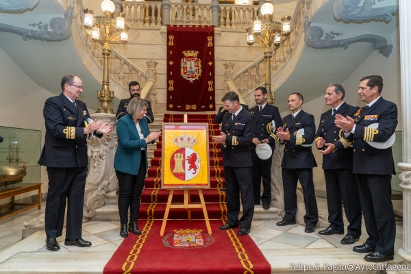 El S-81 portará una reproducción de la bandera de combate que lucía en 1889 el sumergible inventado por el cartagenero Isaac Peral