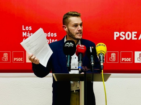 Una veintena de mujeres en Elche piden restablecer el servicio de atención a las víctimas de violencia digital