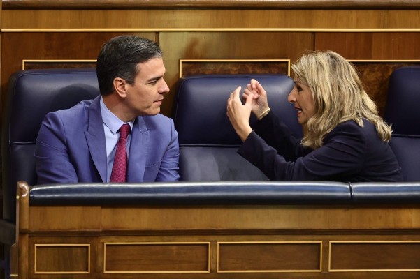 Economía, derecho y política