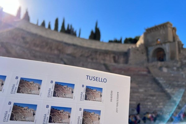  La imagen del Teatro Romano de Cartagena en un sello postal ya circula por Europa