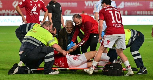 Isi Gómez, con una fractura de radio del brazo izquierdo, es operado en el Real Murcia 