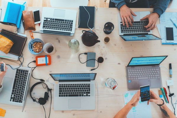 Los niños de la Región tienen su primer contacto con internet entre los 7 y los 10 años