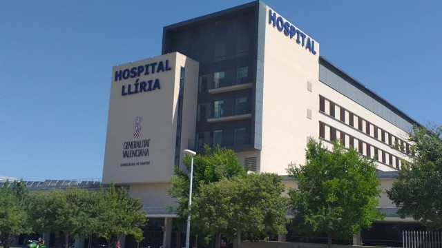 Evacuadas dos plantas del Hospital de Llíria tras declararse un incendio en una habitación