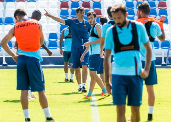 Muñiz da por cerrada la plantilla salvo alguna salida 