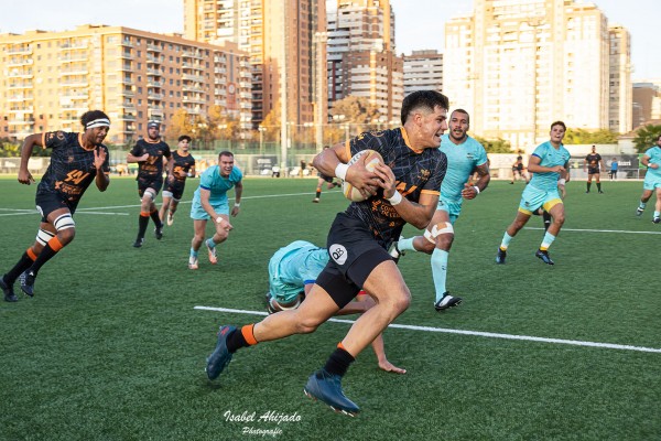 Les Abelles continúa su buena racha y vence al Barça rugby en El Pantera