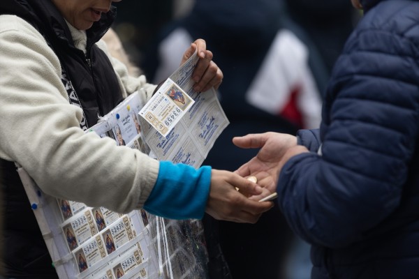 Lotería de Navidad: sube la venta por internet en la Comunitat y hay más números para 