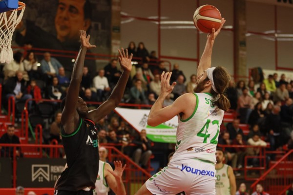 El Amics Castelló sucumbe en la pista del Cantabria