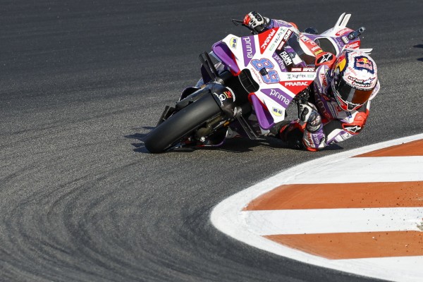 La salida del circuito de Cheste provoca retenciones de 4 km en la A-3 hacia Valencia