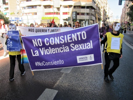 La Marea Violeta sale a la calle en Murcia por las mujeres asesinadas y contra el 