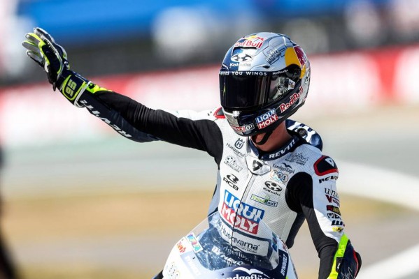 Collin Veijer suma su segunda 'pole position', Holgado al suelo