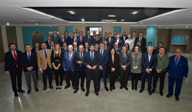 La Croem analiza con medio centenar de empresarios 