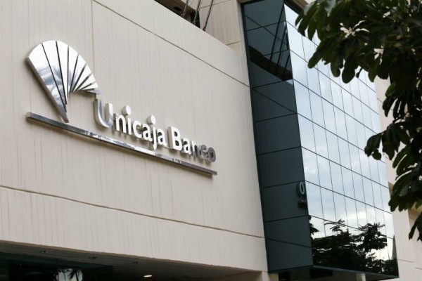 Unicaja Banco firma un contrato de liquidez con Renta 4 para favorecer la operativa en bolsa