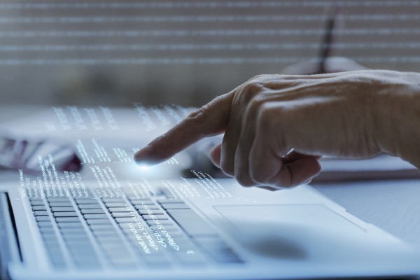 Desde Hong Kong con talento de Alicante: OmniGPT consigue 10.000 usuarios en una semana