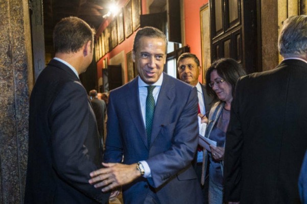 El Banco Sabadell abre una cuenta a Zaplana para cobrar su pensión tras varias solicitudes 