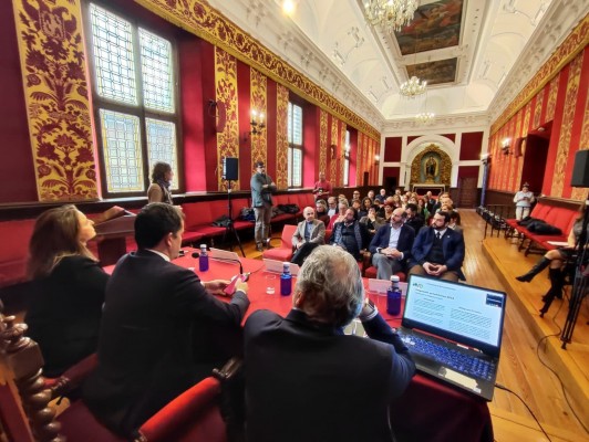 Orihuela participa en la Asamblea de la Red de Ciudades AVE con el fin de atraer turismo