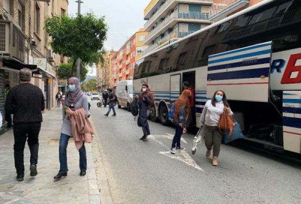 Continuos retrasos, averías habituales en la flota o conducciones temerarias: los usuarios de la línea de autobús Murcia-Cartagena dicen basta

