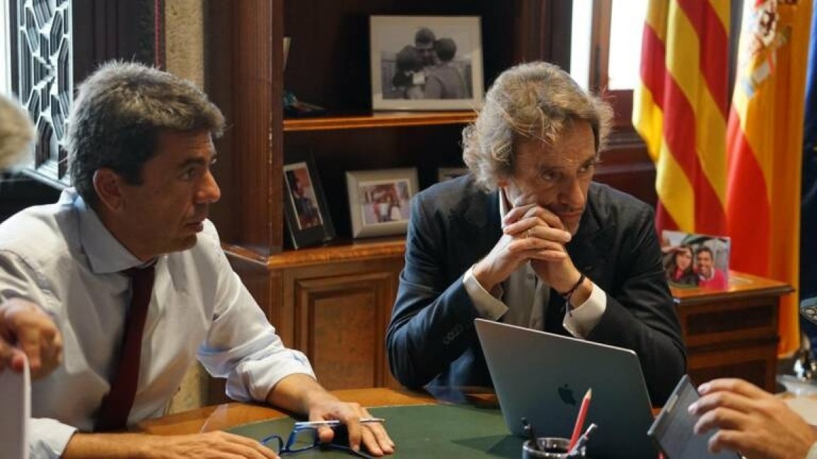  El presidente de la Generalitat, Carlos Mazón, y el secretario autonómico de Comunicación, José Manuel Cuenca. Foto: GVA  - 