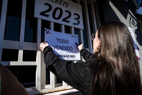 El Circuit Ricardo Tormo cuelga el cartel de no hay billetes