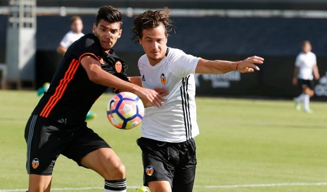 El Valencia CF frena, de momento, la salida de Orban al Genoa