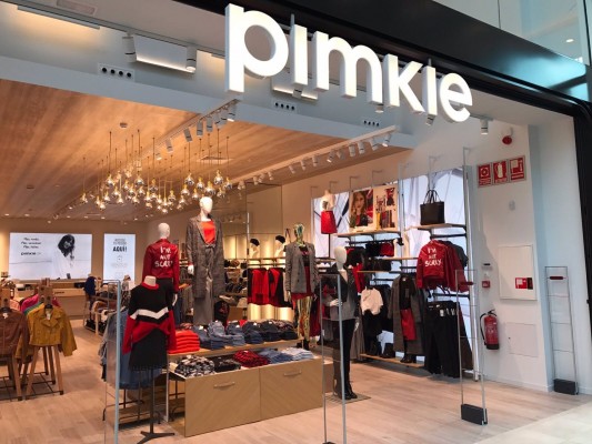 La moda 'low cost' de Pimkie echa la persiana: cierra todas sus tiendas en España, incluida la de Murcia