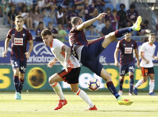 La falta de gol condena al Valencia en Eibar