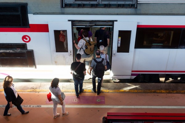 Desconvocada la huelga para este viernes de Renfe y Adif tras lograr un acuerdo con el Ministerio