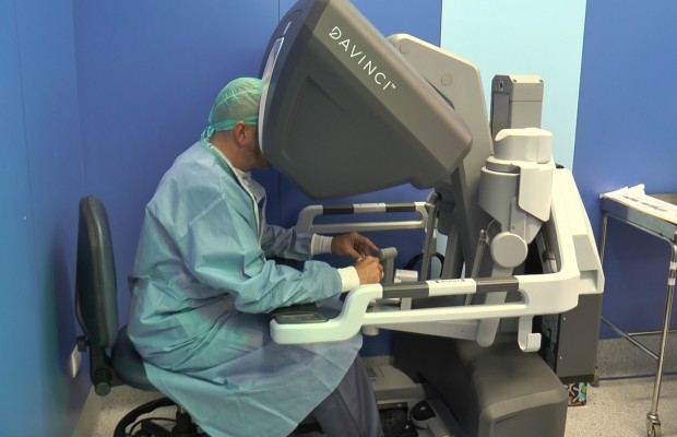 El hospital La Fe supera las 300 intervenciones con cirugía robótica Da Vinci tras un año funcionando
