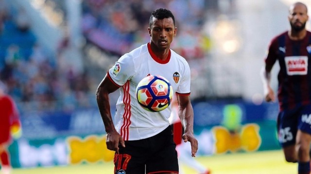 El debut de Nani y Mario Suárez no fue suficiente